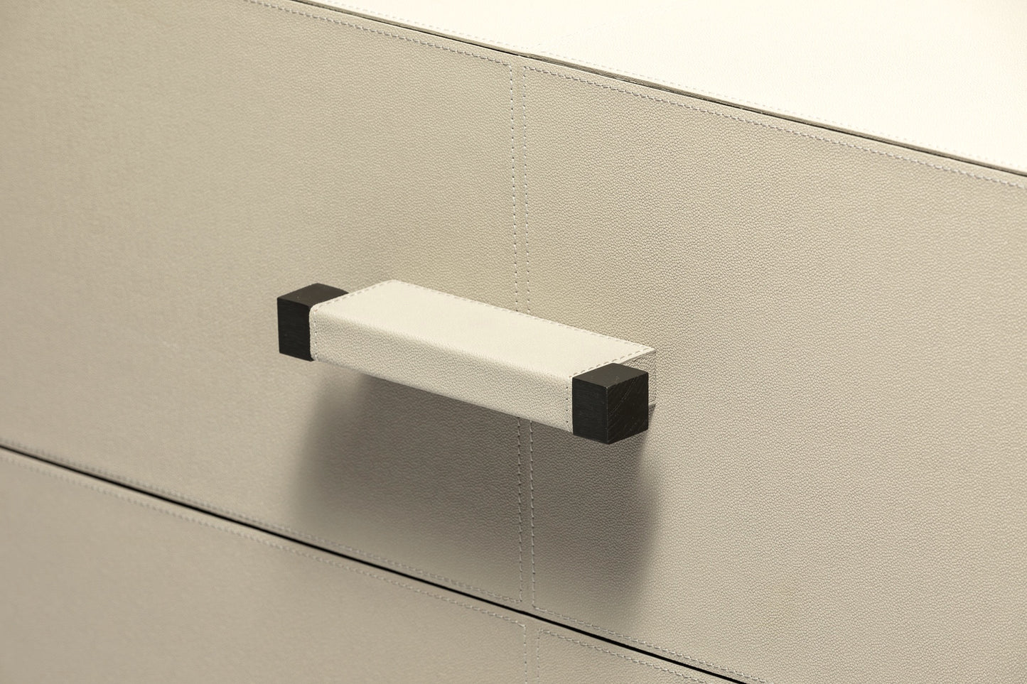 Linea Nera Chest French Grey Leather
