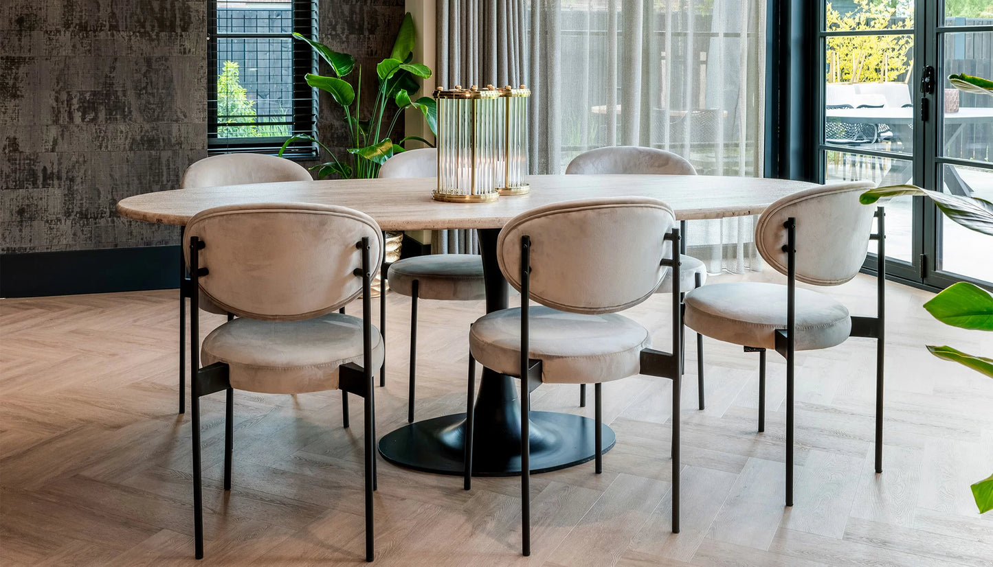 Hampton 6-8 Seat Oval Dining Table