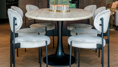 Hampton 6-8 Seat Oval Dining Table
