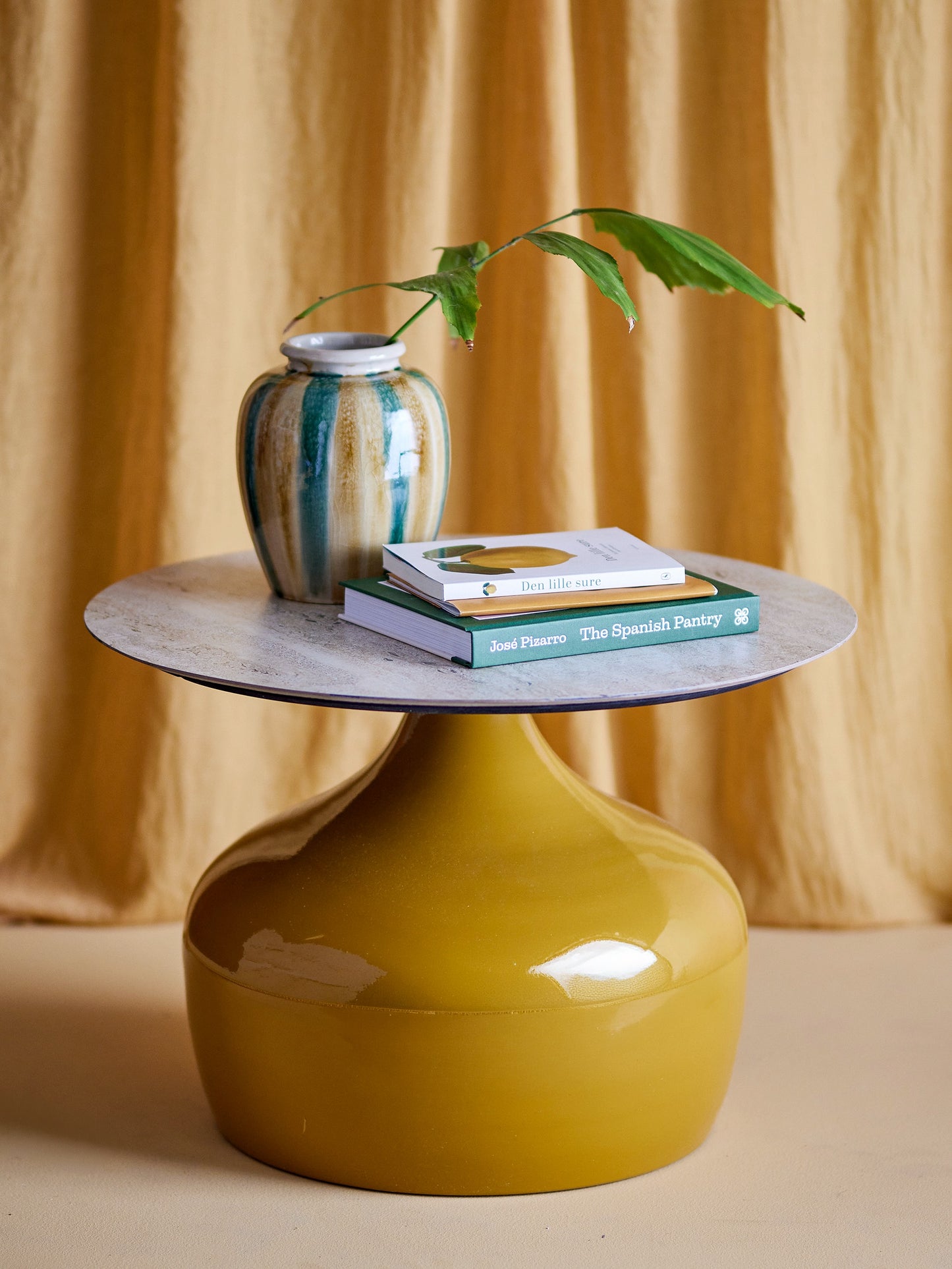 Lecco Coffee Table, Yellow, Iron